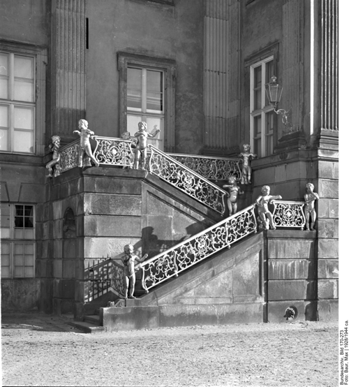 Cornelsen Kulturstiftung fördert – der Verein Potsdamer Stadtschloss kann  die Putten- oder Engeltreppe wieder aufbauen - Verein Potsdamer Stadtschloss  e.V.